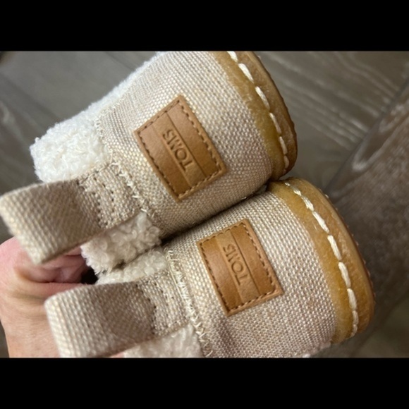Toms New Bota Textile Sneaker in Gold and Beige Bouckle with Laces. - Picture 10 of 10